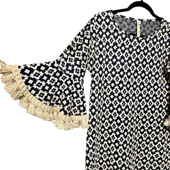 Uncle Frank Textured Bell Sleeve Tassel Detail Pul On Dress Size small - Picture 2 of 8